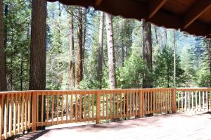 Balkón nebo terasa v ubytování 9S Pine Cabin