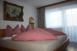 Łóżko lub łóżka w pokoju w obiekcie Landhotel Wolf