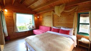 Postel nebo postele na pokoji v ubytování Old Farmer Homestay