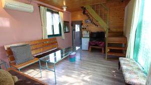 Posezení v ubytování Old Farmer Homestay