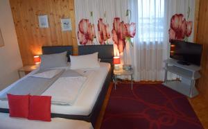 Posteľ alebo postele v izbe v ubytovaní Hotel Pension Schwaiger