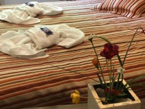 Postel nebo postele na pokoji v ubytování Hotel Complejo Najul Suites-Solo Adultos