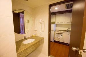 A bathroom at Omni Tower Sukhumvit Nana by Compass Hospitality