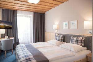 Posteľ alebo postele v izbe v ubytovaní Hotel Gasthof Zum Kirchenwirt
