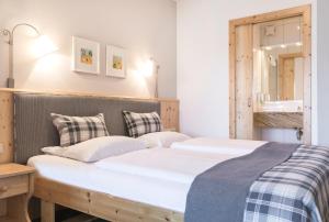 Posteľ alebo postele v izbe v ubytovaní Hotel Gasthof Zum Kirchenwirt