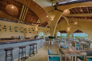 ห้องอาหารหรือที่รับประทานอาหารของ Lahana Resort Phu Quoc & Spa