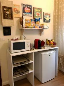 a microwave oven sitting on top of a white desk at Casa Gioia in Taranto