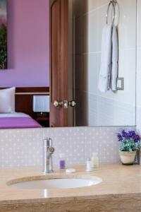 Phòng tắm tại Hotel By Armonía Santa Cruz