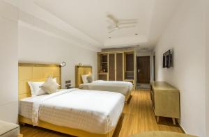 Hotel Abika Elite客房内的一张或多张床位