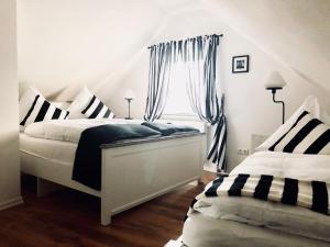 Ein Bett oder Betten in einem Zimmer der Unterkunft Ilmhaus 2