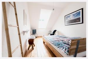 a small bedroom with a bed and a window at Bed & Kitchen am Tavelweg - Adults Only in Bern