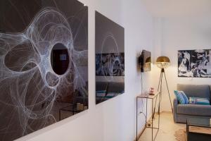 a living room with a couch and a painting on the wall at Suncity Flat Gigantes in Málaga