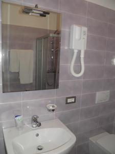 Koupelna v ubytování Hotel Ramoverde + 26 fotografií