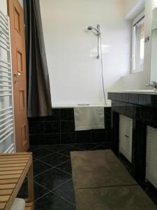 Koupelna v ubytování Apartment PineWood *** + 17 fotografií