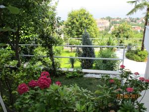 Vonkajšia záhrada v ubytovaní Villa Suzy-Apartments Suzana