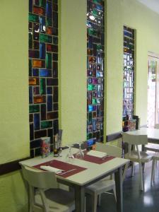 Hostal Can Massot tesisinde bir restoran veya yemek mekanı