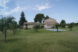 Gallery image of Gîtes dans Mas en pierres in Robion en Luberon