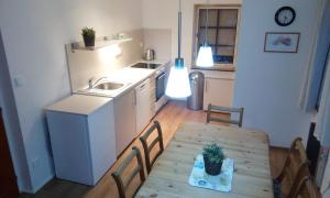 Una cocina o kitchenette en Lipno Family Cottage