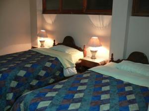 Tempat tidur dalam kamar di Hostal Vista Hermosa