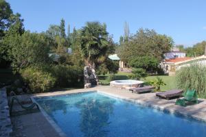 a swimming pool in a yard with two lounge chairs and a swimming pool at La Casa de Wanda in Villa de Las Rosas