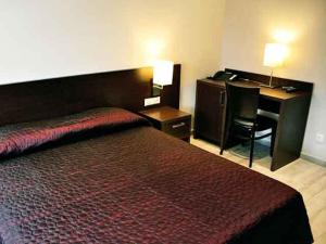 
Ein Bett oder Betten in einem Zimmer der Unterkunft Hotel il Castello Borghese
