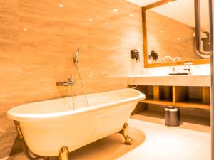 حمام في The Nest Hotel Nusa Dua