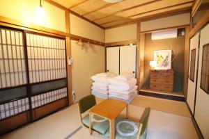 A seating area at Hostel Fish in a River
