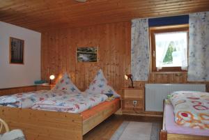 Ένα ή περισσότερα κρεβάτια σε δωμάτιο στο Ferienhaus "Lisa´s Häusl"