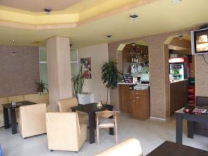 
The lobby or reception area at Hotel Pilevski
