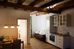 a kitchen and living room with a couch and a table at Ferienwohnung Oma Else in Offenheim