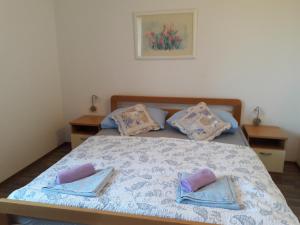 a bedroom with a bed with two towels on it at Vila Rosa in Sevid