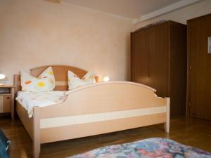 Uma cama ou camas num quarto em Pension Handle