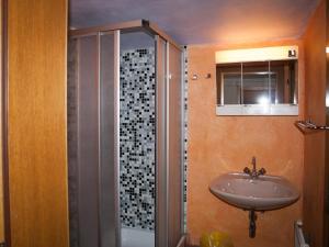 Uma casa de banho em Pension Handle