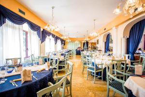 Piccolo Hotel Nogara tesisinde bir restoran veya yemek mekanı