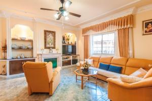 a living room with a couch and a fireplace at Cubo's Casa Rural Villa Catalina in Estación