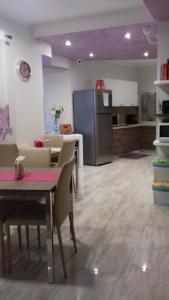 a kitchen with a table and chairs and a refrigerator at B&B Tre passi in Verona