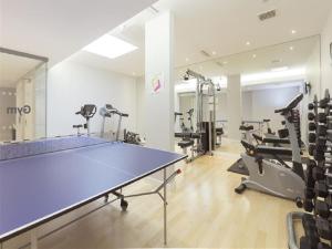 a gym with a ping pong table and exercise equipment at Torquay House (Royal Oak) in London