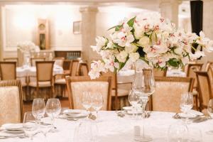 Un restaurante o sitio para comer en Author Boutique Hotel (ex Golden Garden Boutique Hotel)