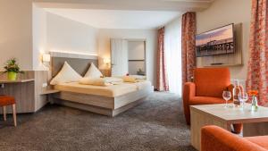 Postel nebo postele na pokoji v ubytování Hotel Mohren