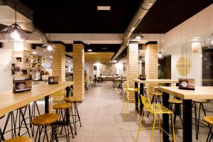 Reštaurácia alebo iné gastronomické zariadenie v ubytovaní Hotel Val Convention