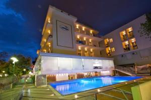 Bazén v ubytování Hotel Lido nebo v jeho okolí