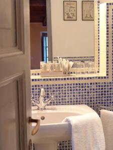a bathroom with a sink and a mirror at Villanova - Nature & Wellness in Levanto
