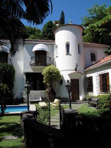 a white house with a pool in front of it at Casa Beleza in Rio de Janeiro