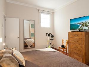 Televízia a/alebo spoločenská miestnosť v ubytovaní Beautiful Beach Apartment M&B IV by Las Canteras