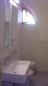 A bathroom at Villa "Franca" Még 24 kép