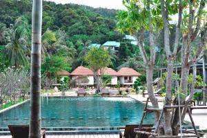 בריכת השחייה שנמצאת ב-Wang Sai Resort - SHA Plus או באזור