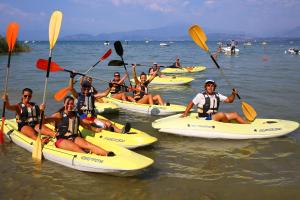 a group of people on kayaks in the water at Camping Bella Italia in Peschiera del Garda