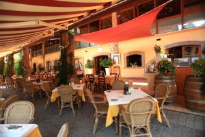 a restaurant with tables and chairs in front of a building at Camping Bella Italia in Peschiera del Garda