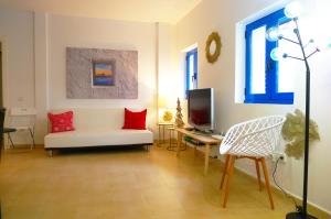 Televízia a/alebo spoločenská miestnosť v ubytovaní Love Sitges & Beach