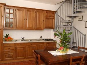 Kuchyň nebo kuchyňský kout v ubytování Agriturismo San Luigi